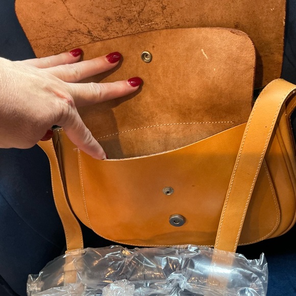 Francesco Biasia Tan Leather Crossbody Bag - Picture 7 of 12